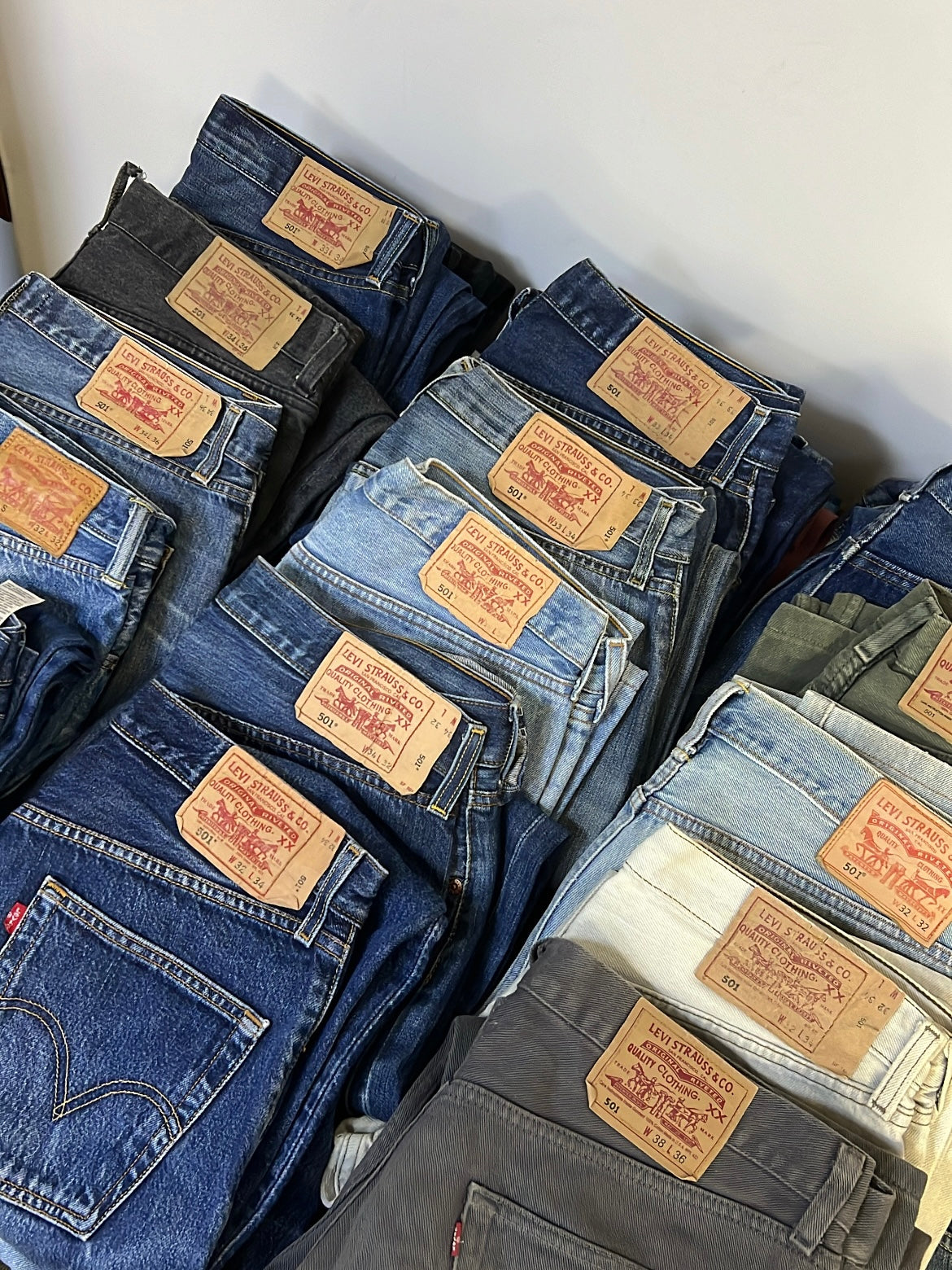 COMPRA LOS MEJORES PANTALONES LEVIS 501 DE SEGUNDA MANO AL MEJOR PRECIO DEL MERCADO